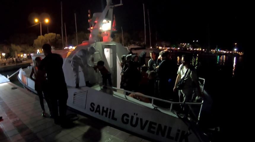 Çanakkale açıklarında geri itilen 16 düzensiz göçmen kurtarıldı