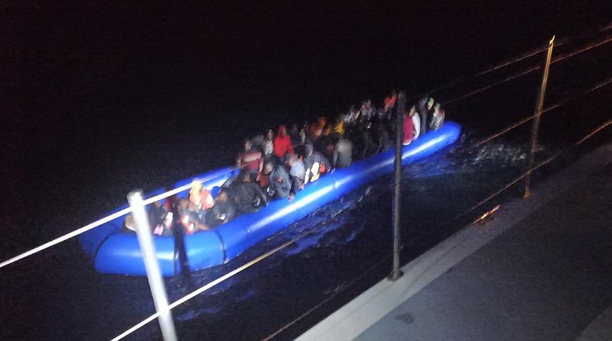 İzmir ve Aydın açıklarında 93 düzensiz göçmen yakalandı