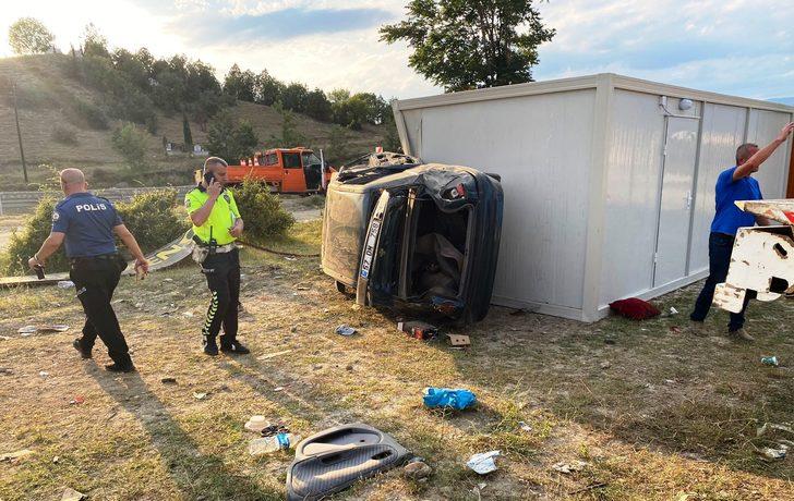 Sinop'ta devrilen otomobildeki 3 kişi yaralandı G3