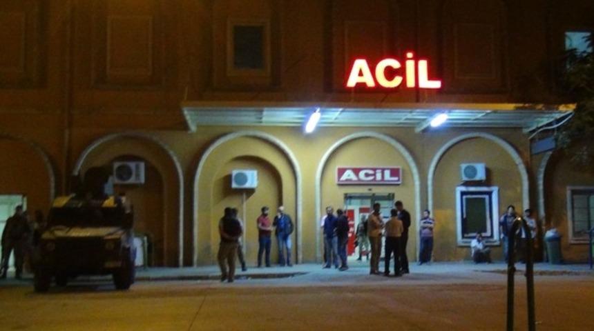 Derik'te bombalı ara&ccedil;la saldırı: 1 şehit, 10 yaralı