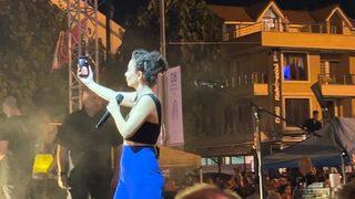 Şarkıcı Fatma Turgut'tan konserine gelemeyen hayranına büyük sürpriz!