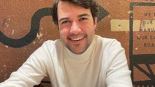 Arka Sokaklar'ın Metin'i Furkan Göksel'in sevgilisinden derin göğüs dekolteli poz! 