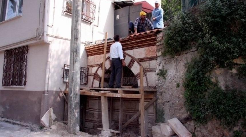 Tarihî Çeşme Yenilenirken Yok Edildi