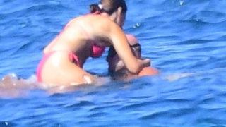 Naz Elmas ile yeni boşanmıştı! Erol Özmandıracı genç bir kadınla Bodrum'da yakalandı