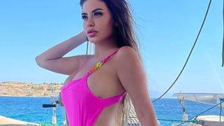 Ebru Polat yarı transparan bikinisiyle boy gösterdi! İç çamaşırı değil mi bu?