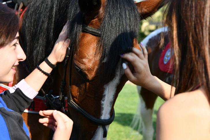 Gaziantep'te atlı polis birlikleri parklarda güvenlik denetimine katıldı G3