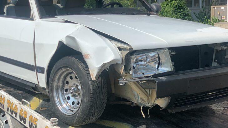 Adana'da otoyolda yarışan otomobil yol kenarındaki seyirciye çarptı G2