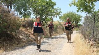 Siirt'te jandarma fıstık hırsızlarına karşı devriye geziyor