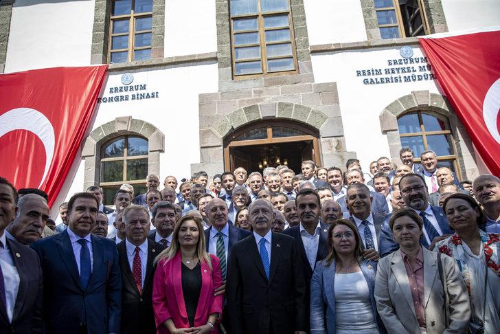 CHP Genel Başkanı Kılıçdaroğlu, Erzurum Kongresi'nin yapıldığı binayı gezdi G2