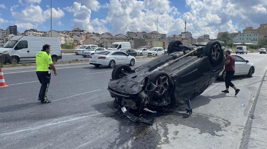 İstanbul'da iki aracın karıştığı trafik kazasında 3 kişi yaralandı