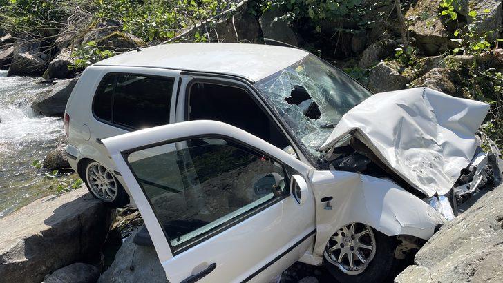 Rize'de dere yatağına düşen otomobildeki 3 kişi yaralandı G3