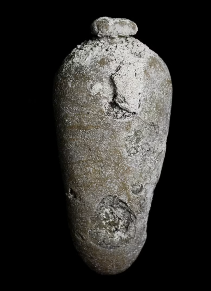 Tam 350 yıldır öylece duruyordu! Kapağını kaldırınca hazine çıktı, görenler inanamadı G5