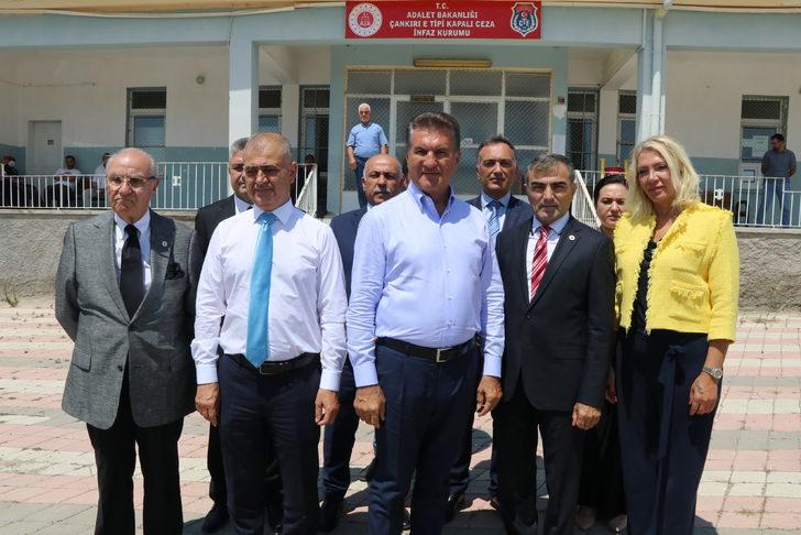 TDP Genel Başkanı Sarıgül Çankırı'da cezaevi önünde "af" çağrısını yineledi G2