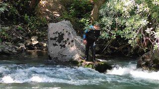 Müküs Çayı'nda akıntıya kapılan hemşire kayalık alanlarda aranıyor