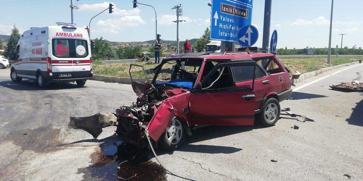 GÜNCELLEME - Bursa'da tırla otomobilin çarpışması sonucu 3 kişi öldü, 1 kişi yaralandı G3