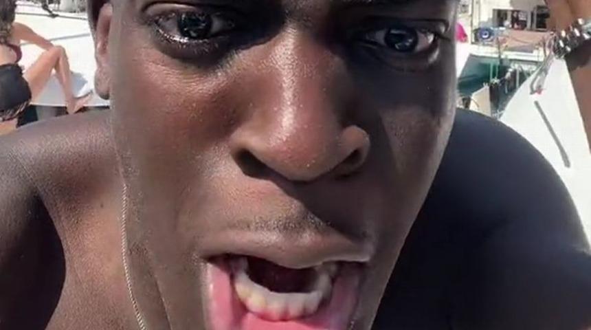 Tatili zehir olunca sosyal medyadan isyan etti! “Denizde bir dışkı bana doğru yüzdü”