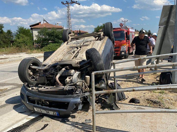 Sinop'ta devrilen otomobildeki 2 kişi yaralandı G2
