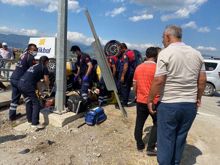 Sinop'ta devrilen otomobildeki 2 kişi yaralandı G3