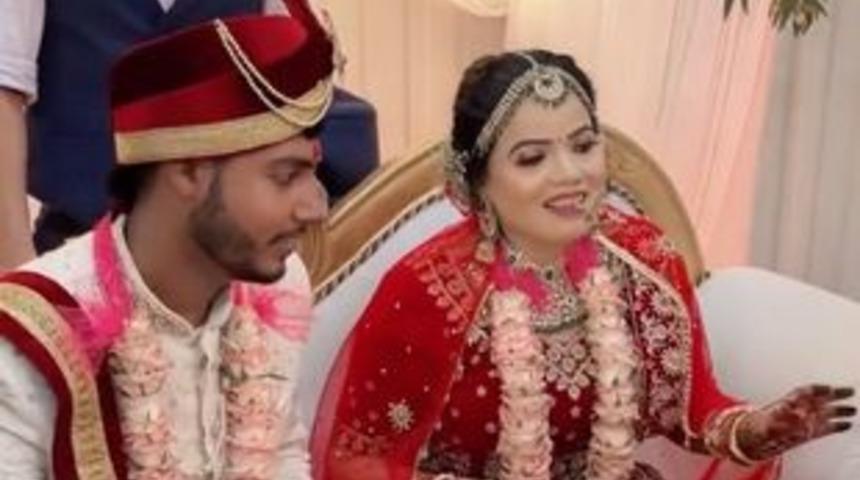 Böyle sözleşme görülmedi! Gelin ve damat, düğün kararlarını herkesin ortasında imzaladı