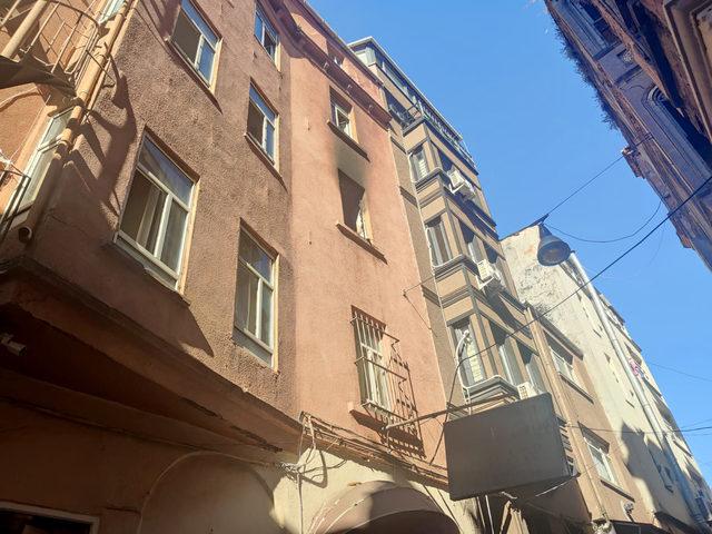 Beyoğlu'nda otelde çıkan yangın söndürüldü