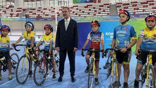 Gençlik ve Spor Bakanı Kasapoğlu, Konya Olimpik Veledromu'nda incelemelerde bulundu: