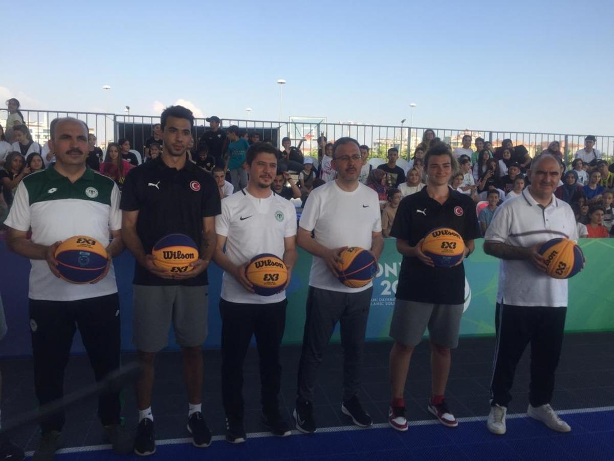 Bakan Kasapoğlu, Konya'da spor tesislerini inceledi