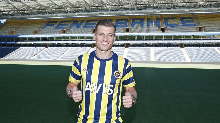 Son dakika: Fenerbahçe, yeni sol bekini resmen açıkladı! Ezgjan Alioski resmen Fenerbahçe'de...