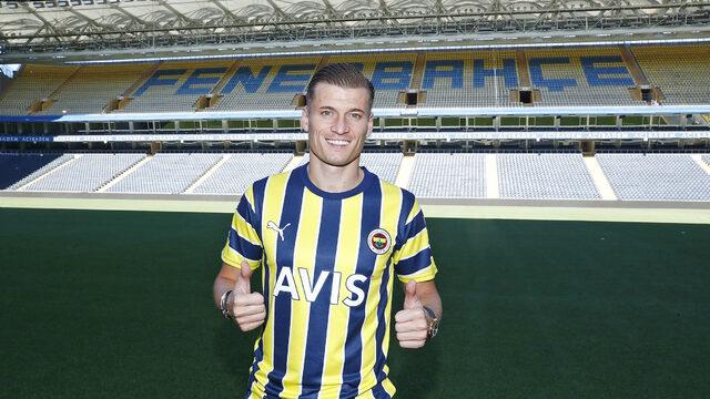 Son dakika: Fenerbahçe, yeni sol bekini resmen açıkladı! Ezgjan Alioski resmen Fenerbahçe'de...