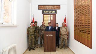 Hakkari Valisi Akbıyık, şehit güvenlik korucularının ailelerini ziyaret etti