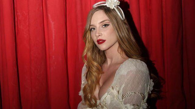 Mahkum'un Sasha'sı Hayal Köseoğlu bikinili pozuyla olay yarattı!