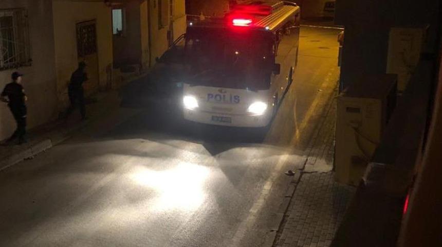 Ev sahibi ile kiracı arasında kavga! 1 polis yaralandı: Olay yerine özel harekat ekipleri sevk edildi