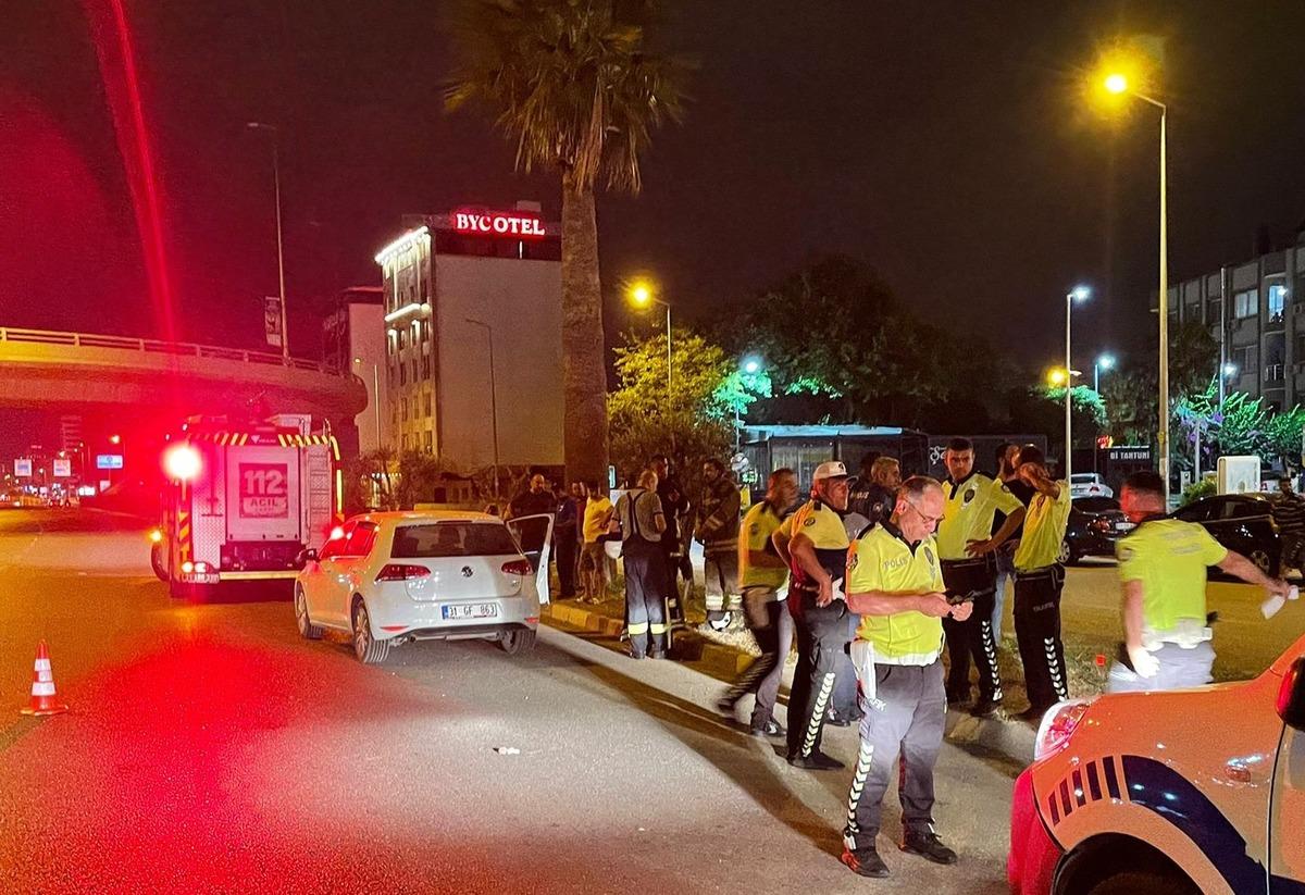 Hatay'da otomobille &ccedil;arpışan motosikletteki 2 kişi ağır yaralandı