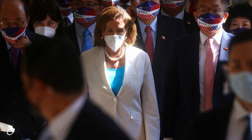 Pelosi Tayvan'a indi! &Ccedil;in'den ABD'ye tehdit: Aklınızdan dahi ge&ccedil;irmeyin