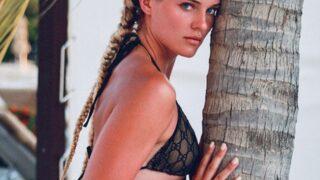 Sosyal medyayı salladı! Tamamen çıplak sadece vücut boyasıyla poz verince hayranlarından beğeni yağdı