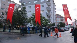 Şehidin sokağı bayraklarla donatıldı