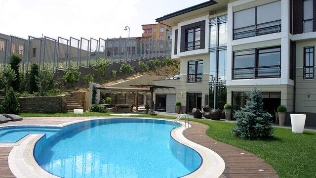 Lüks villada korkunç son! Hayati organları parçalandı... Sesleri duyanlar koşarak geldi