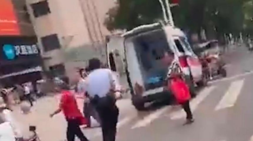 Son dakika: Çin'de kırmızı alarm! Anaokuluna saldırı: Ölü ve yaralılar var