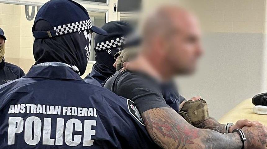 Aranan Avustralyalı motosiklet &ccedil;etesi lideri T&uuml;rkiye'den sınırdışı edildi