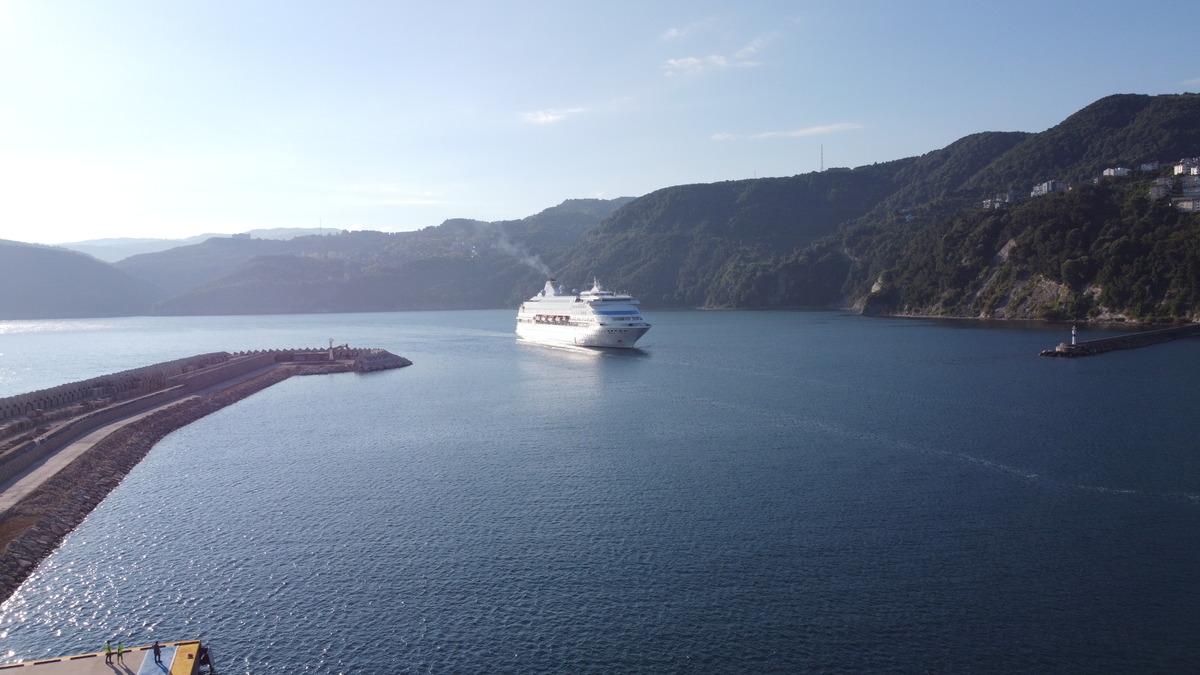Amasra Limanı ilk yolcu gemisini ağırladı