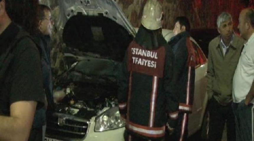 Eyüp'te 5 otomobil kundaklandı