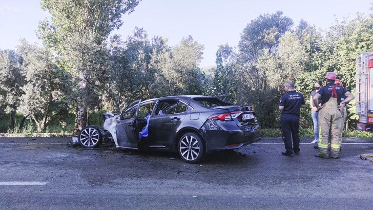 Bursa'da ağaca çarpıp alev alan otomobilin sürücüsü öldü G5