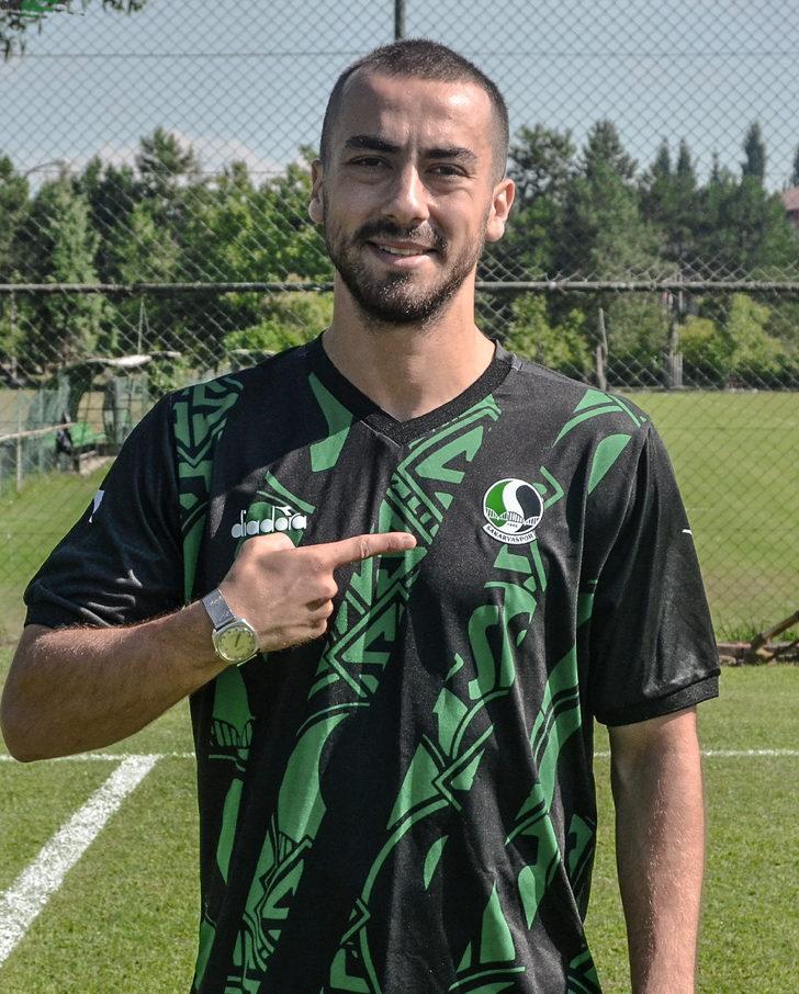 Sakaryaspor, Emirhan Aydoğan'ı renklerine bağladı G2