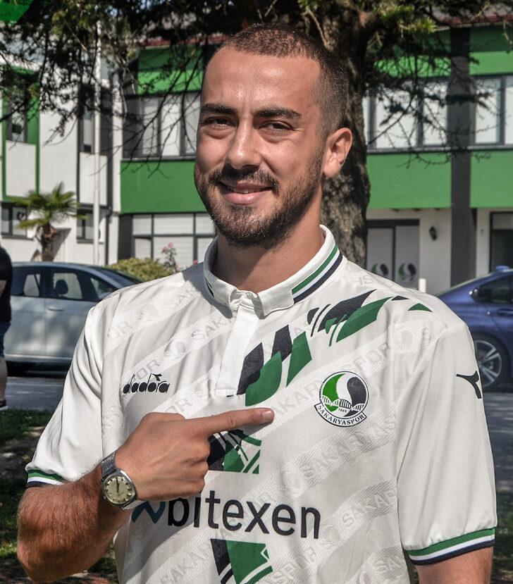 Sakaryaspor, Emirhan Aydoğan'ı renklerine bağladı G3