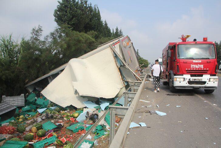 Antalya'da tur otobüsü ile kamyonun çarpıştığı kazada 1 kişi öldü, 6 kişi yaralandı G2