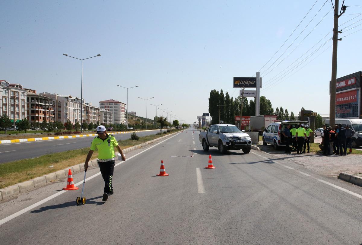 Sivas'ta pikabın &ccedil;arptığı yaya &ouml;ld&uuml;