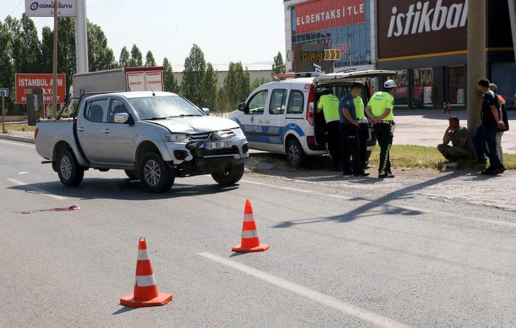 Sivas'ta pikabın çarptığı yaya öldü G3