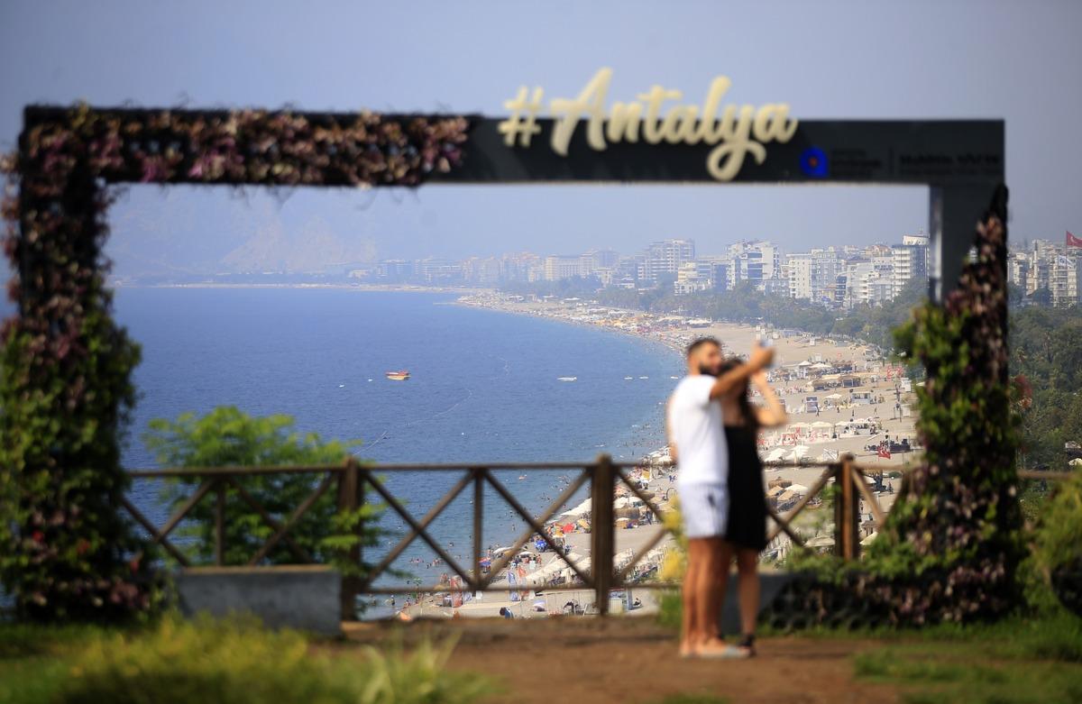 Antalya'da yoğun nem bunalttı