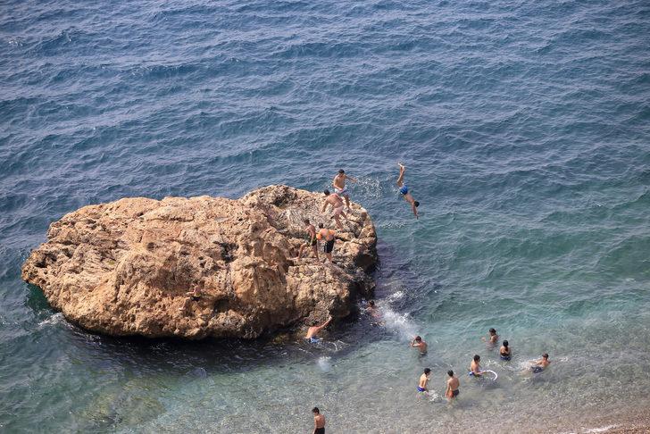 Antalya'da yoğun nem bunalttı G3