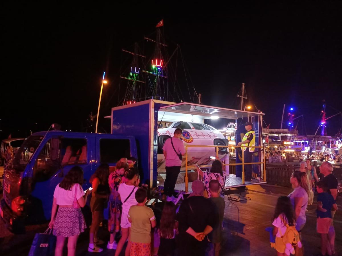 Muğla'da jandarmadan sim&uuml;lat&ouml;rl&uuml; trafik eğitimi