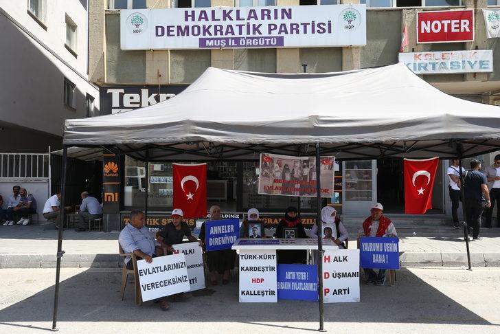 Muşlu aileler evlatları için HDP önündeki eylemlerini sürdürdü G3
